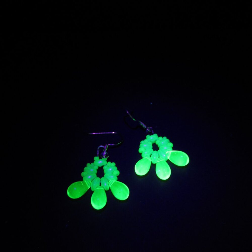 Handmade Uranium glass drop bead earrings - Picture 8 of 10